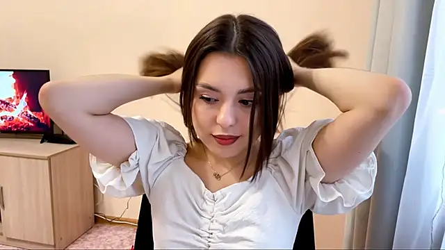 AlveraCappola online show from October 13, 2025, 1:33 pm