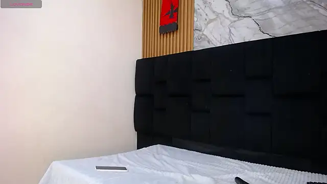 Ariana Hill  online show from October 27, 2025, 12:42 pm