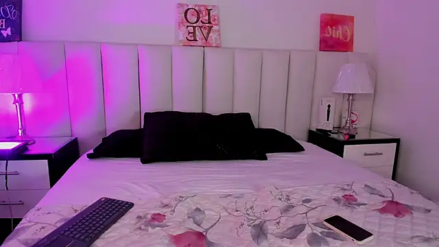  AriaVixen  online show from November 4, 2025, 1:54 pm