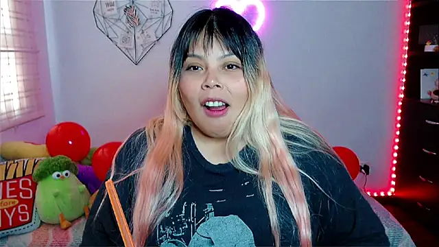 EllieMoonX online show from February 14, 2026, 10:06 pm