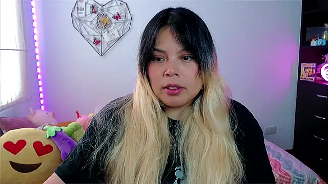 EllieMoonX online show from April 10, 2026, 10:03 pm