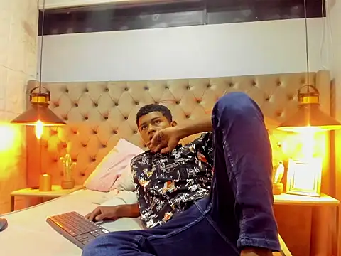 MorenitoDigno online show from October 25, 2025, 6:46 pm