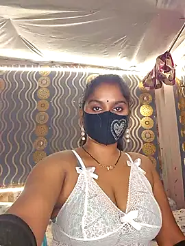 Snapshot of Sweet-Maddlina chatting on November 4, 2025, 11:53 am Sweet-Maddlina online show from November 4, 2025, 11:53 am