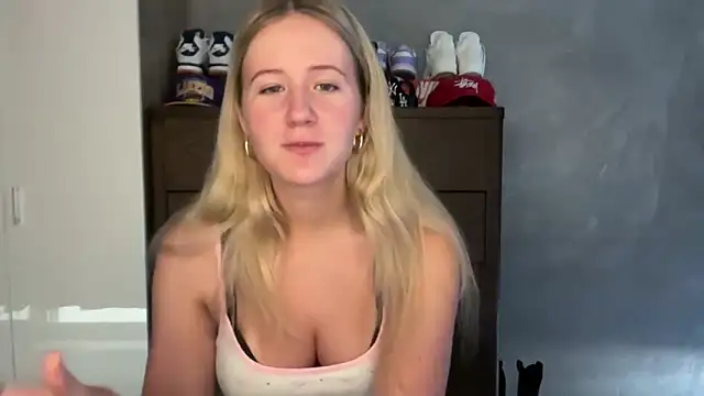 itssosierra online show from February 19, 2026, 1:34 am