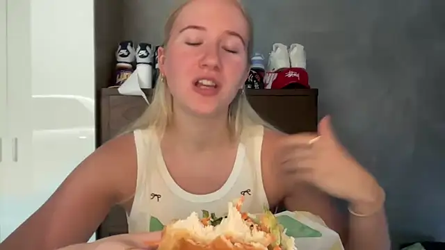 itssosierra online show from April 3, 2026, 2:31 am