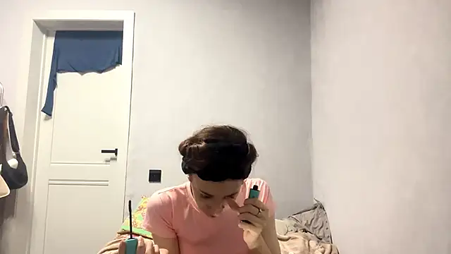 Snapshot of WildPeachh chatting on October 28, 2025, 6:21 pm WildPeachh online show from October 28, 2025, 6:21 pm