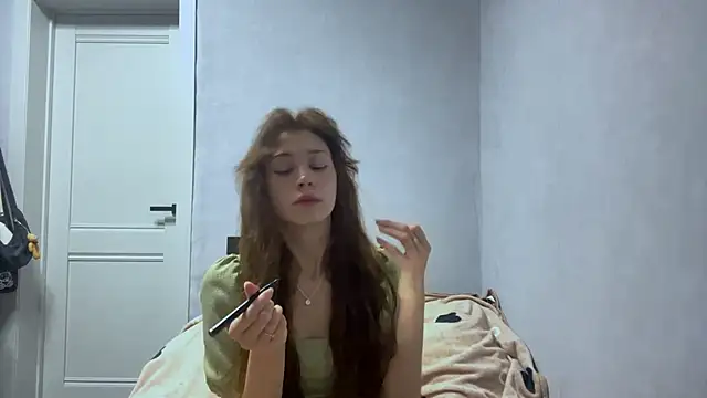 Snapshot of WildPeachh chatting on November 10, 2025, 6:18 pm WildPeachh online show from November 10, 2025, 6:18 pm