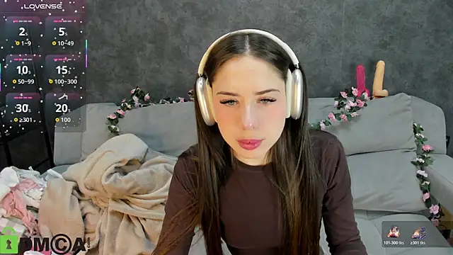 Lana Stones online show from November 17, 2025, 12:27 am