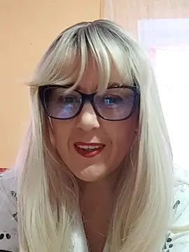 Snapshot of Amelialove42 chatting on November 12, 2025, 8:48 am Amelialove42 online show from November 12, 2025, 8:48 am