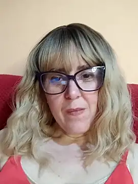 Amelialove42 online show from May 10, 2026, 6:13 pm