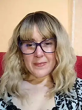 Amelialove42 online show from May 12, 2026, 5:21 pm