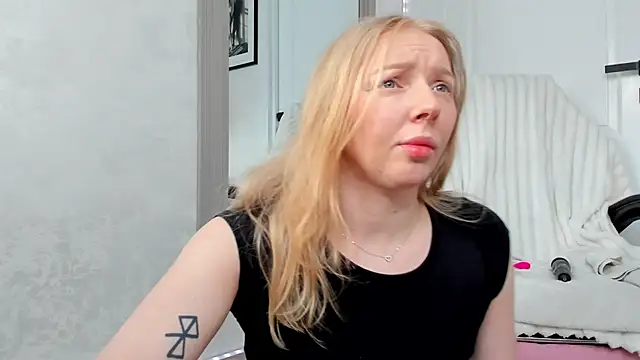 SundyRose online show from April 11, 2026, 6:29 am