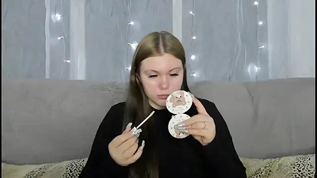 Musegirl online show from December 19, 2025, 1:56 am