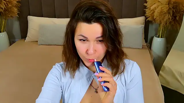 EdenSolis online show from April 14, 2026, 7:03 am