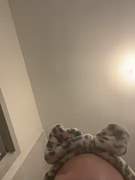 Snapshot of honeymalou chatting on November 3, 2025, 7:26 pm honeymalou online show from November 3, 2025, 7:26 pm