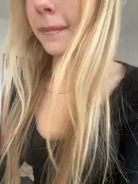 Snapshot of JudithCarly chatting on November 18, 2025, 12:42 pm JudithCarly online show from November 18, 2025, 12:42 pm