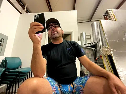 Snapshot of Fun_Time_Ron_2 chatting on October 14, 2025, 1:45 pm Fun Time Ron 2 online show from October 14, 2025, 1:45 pm