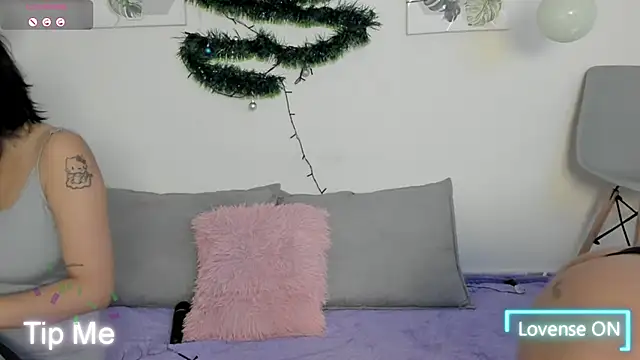 Nina keller  online show from November 30, 2025, 1:26 pm