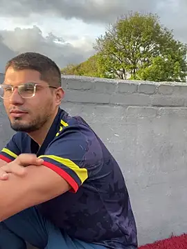 Snapshot of mirallesandbig chatting on October 20, 2025, 9:59 pm mirallesandbig online show from October 20, 2025, 9:59 pm