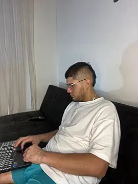 Snapshot of mirallesandbig chatting on October 25, 2025, 10:48 pm mirallesandbig online show from October 25, 2025, 10:48 pm