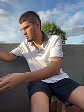 Snapshot of mirallesandbig chatting on October 31, 2025, 9:49 pm mirallesandbig online show from October 31, 2025, 9:49 pm