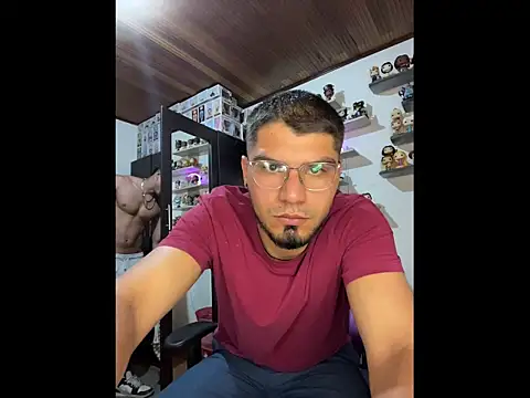 mirallesandbig online show from December 14, 2025, 8:57 pm