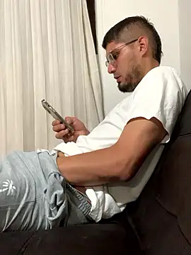 mirallesandbig online show from January 11, 2026, 12:15 am