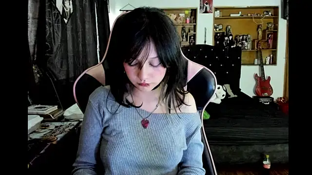 Maki Zein  online show from February 11, 2026, 8:58 pm