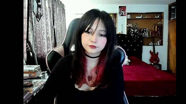 Maki Zein  online show from April 7, 2026, 8:42 pm