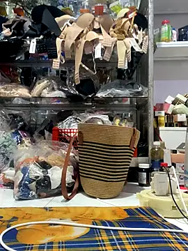 Min 719 online show from October 19, 2025, 4:57 am