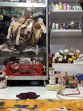 Min 719 online show from October 24, 2025, 4:42 am