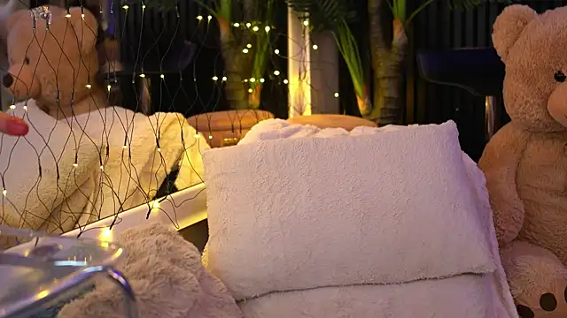 Snapshot of LuxenNoir chatting on January 12, 2026, 5:23 am LuxenNoir online show from January 12, 2026, 5:23 am