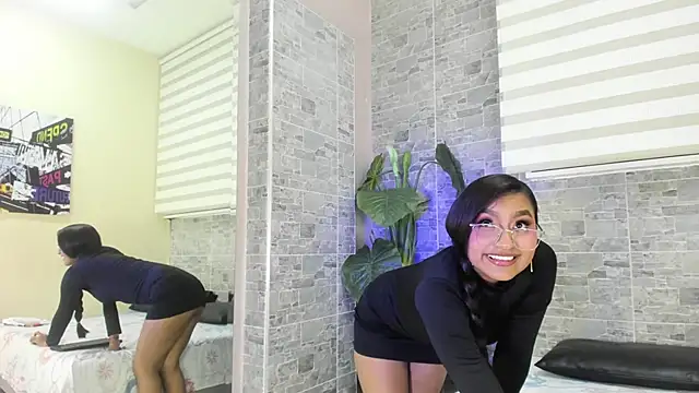 Snapshot of AmberBlazze chatting on October 20, 2025, 12:05 pm AmberBlazze online show from October 20, 2025, 12:05 pm