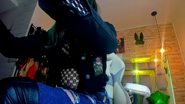 Evangelinejoness  online show from March 31, 2026, 11:43 am