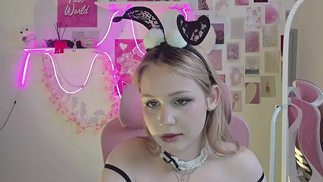 SweetCutie19 online show from November 6, 2025, 9:37 pm