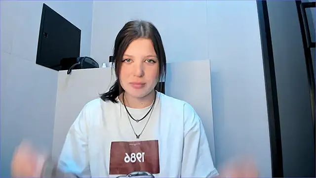 foxy dreamss online show from November 2, 2025, 7:16 pm