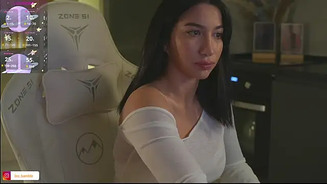 Snapshot of LeoBamble chatting on November 9, 2025, 5:00 pm LeoBamble online show from November 9, 2025, 5:00 pm