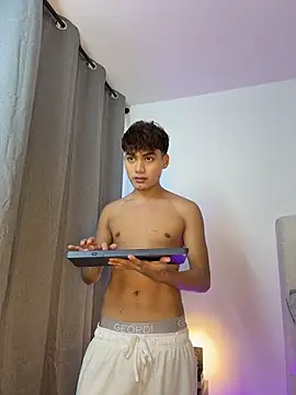 Snapshot of santi_Rush chatting on October 14, 2025, 8:53 pm santi Rush online show from October 14, 2025, 8:53 pm