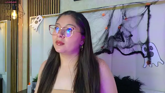 Snapshot of ZeleneJones chatting on October 28, 2025, 11:47 am ZeleneJones online show from October 28, 2025, 11:47 am