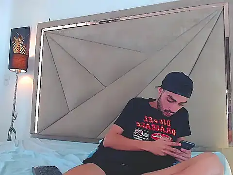 Snapshot of Owen_valentin chatting on October 20, 2025, 3:23 pm Owen valentin online show from October 20, 2025, 3:23 pm