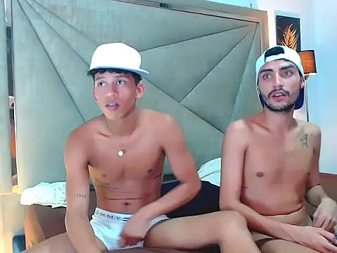 Snapshot of Owen_valentin chatting on October 21, 2025, 3:29 am Owen valentin online show from October 21, 2025, 3:29 am