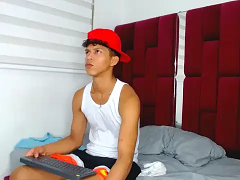 Snapshot of Owen_valentin chatting on October 27, 2025, 2:04 am Owen valentin online show from October 27, 2025, 2:04 am