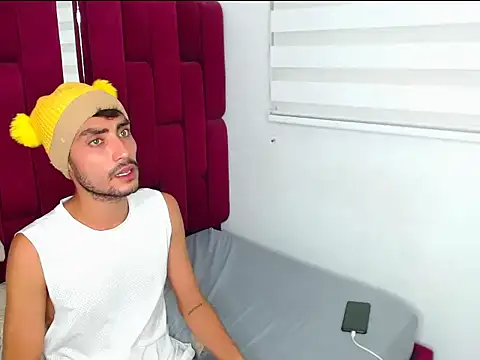 Snapshot of Owen_valentin chatting on November 4, 2025, 10:20 pm Owen valentin online show from November 4, 2025, 10:20 pm