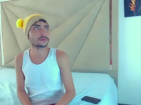 Snapshot of Owen_valentin chatting on November 8, 2025, 7:45 pm Owen valentin online show from November 8, 2025, 7:45 pm