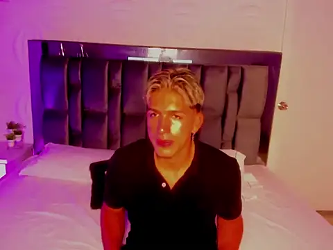 MathiasTaylorr online show from October 20, 2025, 7:36 pm