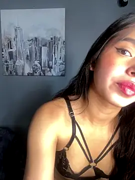 LunaMoore Pink online show from November 26, 2025, 12:28 pm