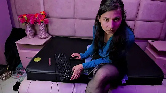 Kylie Bloom online show from November 18, 2025, 8:57 pm