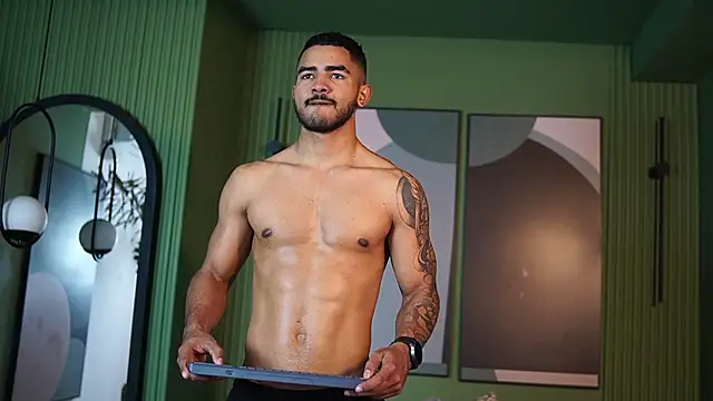 Snapshot of Reik_Vonn chatting on March 3, 2026, 12:22 pm Reik Vonn online show from March 3, 2026, 12:22 pm