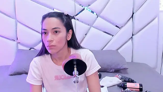 GabbiePrice online show from May 19, 2026, 12:11 pm