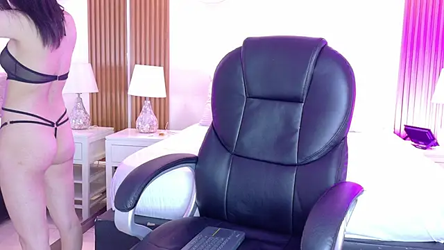 AshleyGinger  online show from November 11, 2025, 4:45 am